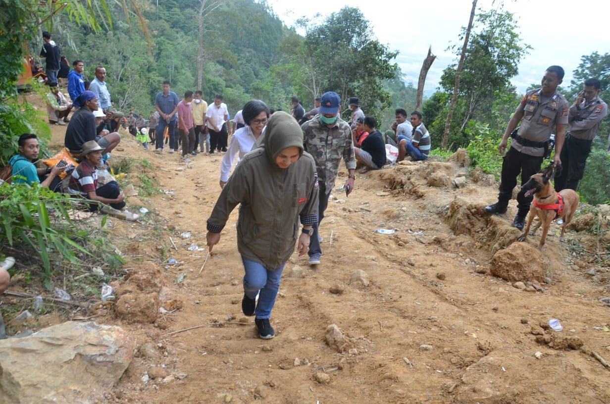  Walikota Kotamobagu Kunjungi Korban Longsor PETI Bakan di RSUDKK