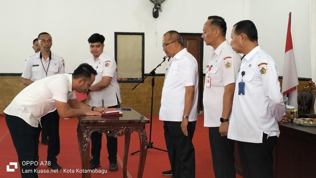 Penandatanganan Pakta Integritas Tahun 2024, Direktur RSUD Kotamobagu Siap Jalankan Program Kerja